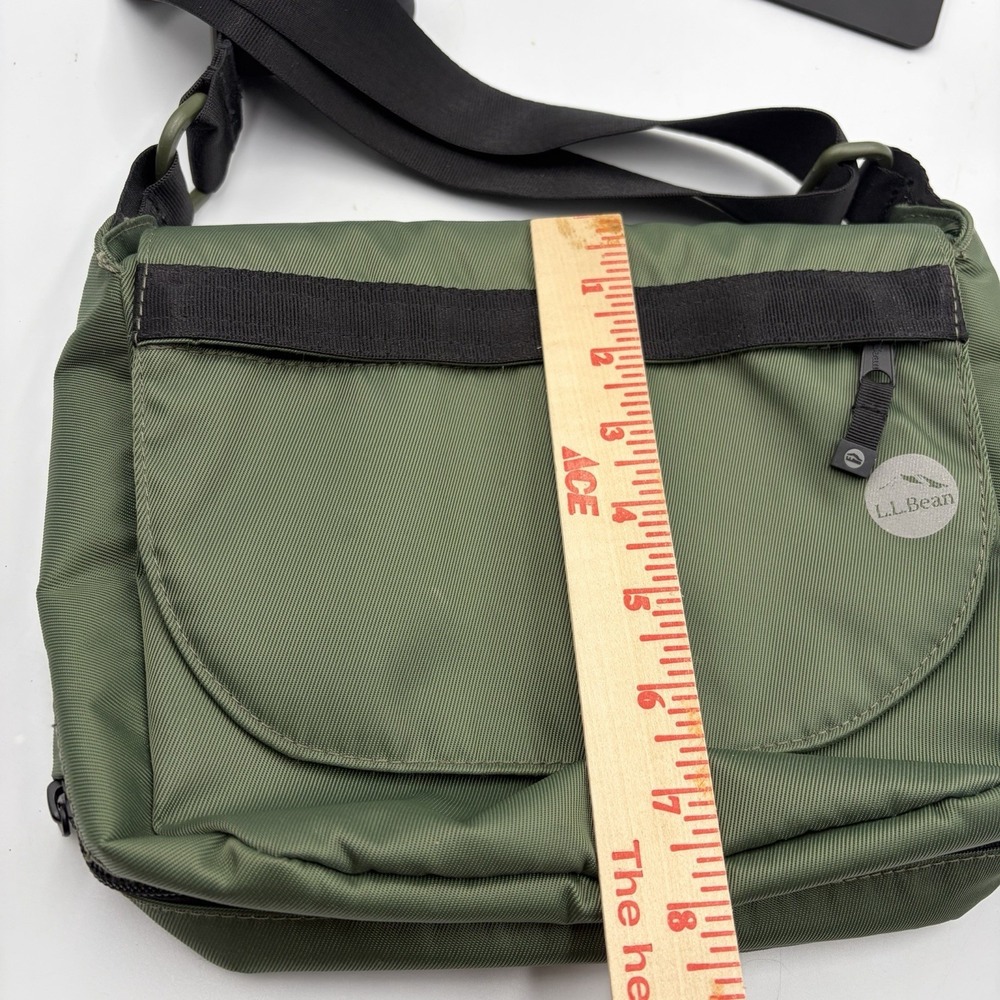 LLBean Boundless Messenger Bag Green Nylon Adjustable Strap crossbody Zip - Picture 3 of 10